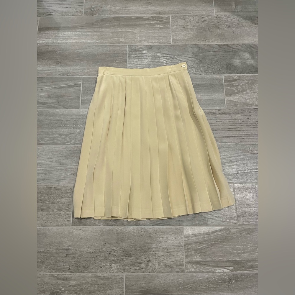 Josephine Chaus Collection 100% silk size 10 pleated dressy skirt